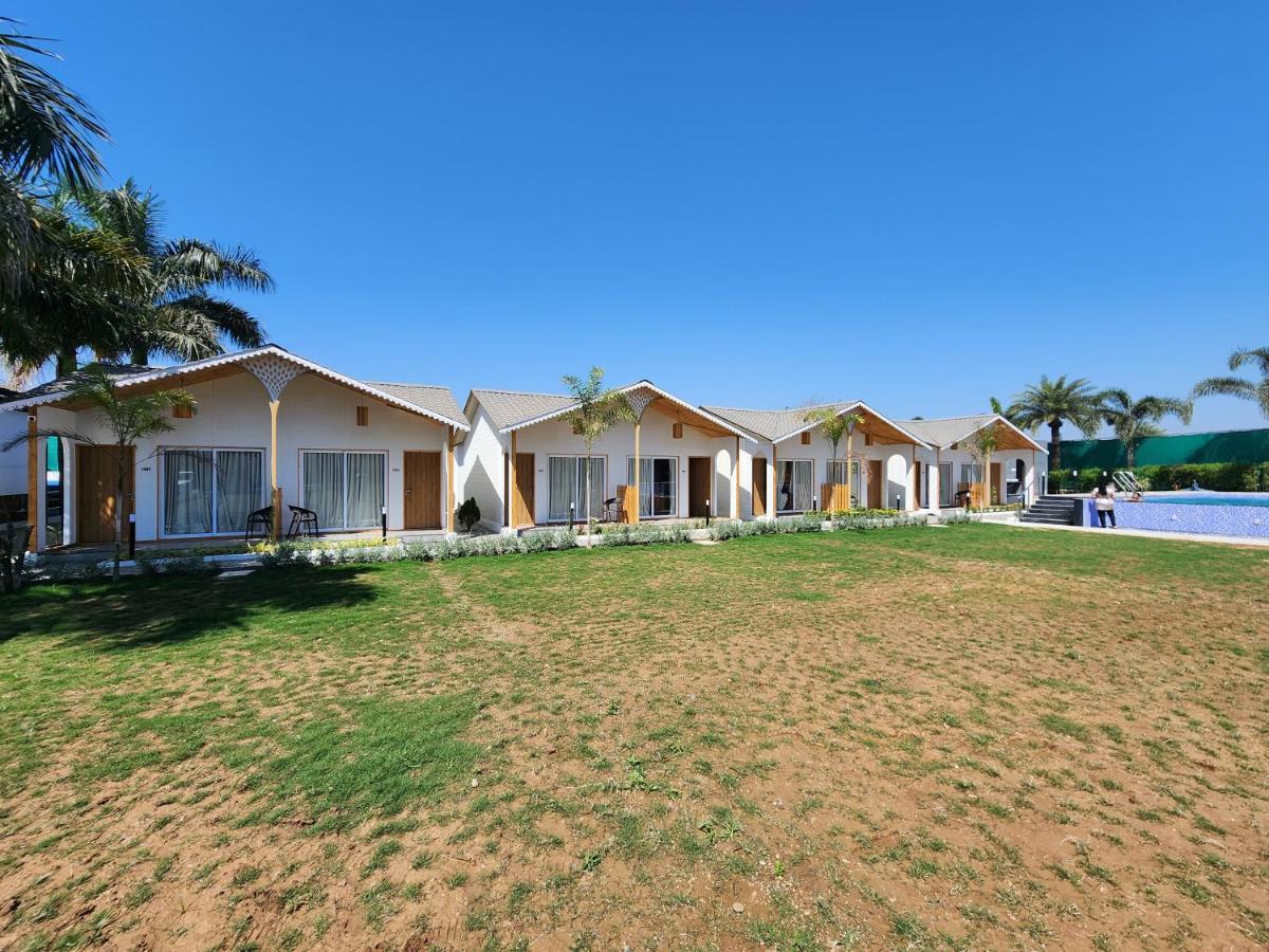 Vits Daman Devka Beach 외부 사진